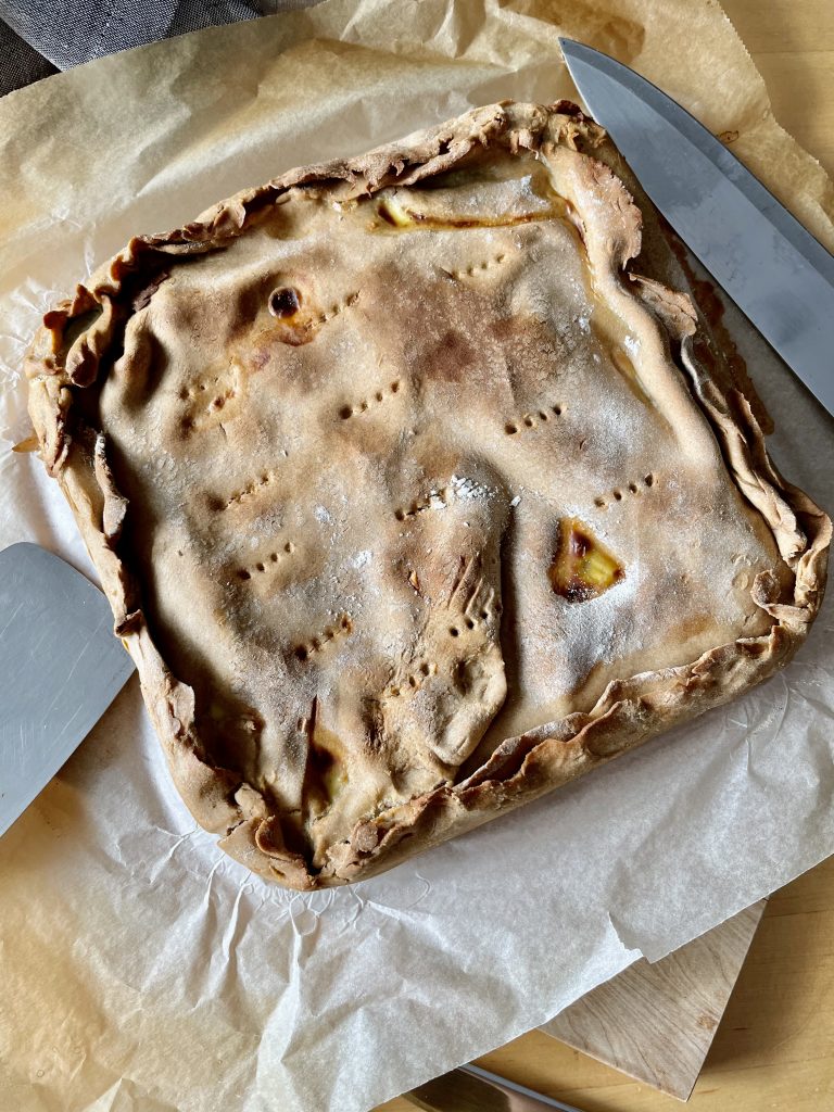 Torta salata frisch aus dem Ofen