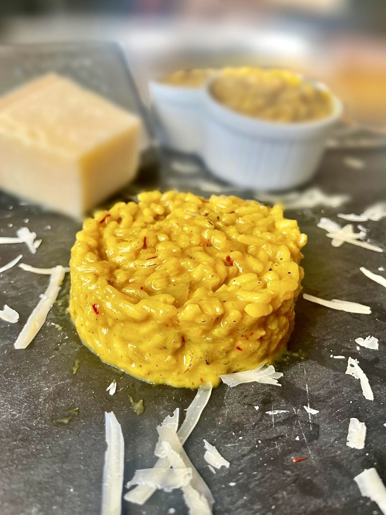 Risotto alla Milanese - einfaches gelbes Safranrisotto